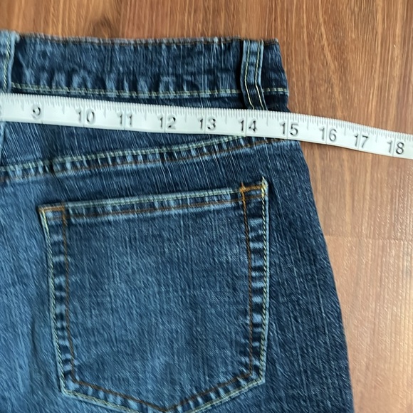Old Navy Woman’s Jeans Bootcut Stretchy Size 28 or 8 short - Picture 7 of 7